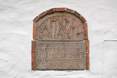 Eine Erinnerungstafel am Tresorhaus