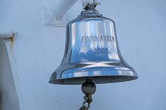 Die Schiffsglocke der MS Finnmarken