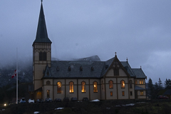 Eine der größten Holzkirchen Norwegens